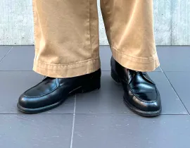 レユッカスの黒い革靴