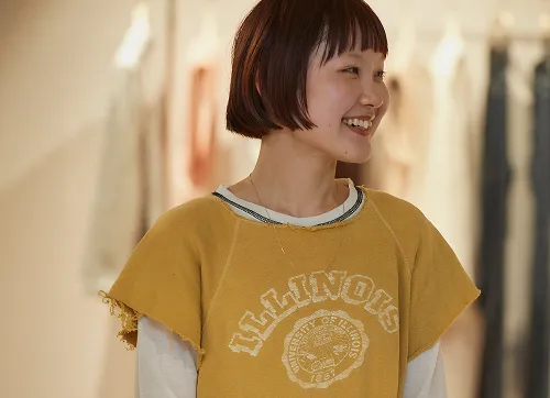 笑顔で接客しているササキさん